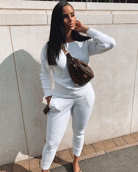 Sunday’s in one of my favourite brands @jluxlabel #jluxlabel ad Relaxed Outfit, All White Outfit, Urban Wear, Sporty Outfits, White Outfits, Looks Style, Spring Summer Outfits, Everyday Outfits, Fashion Nova