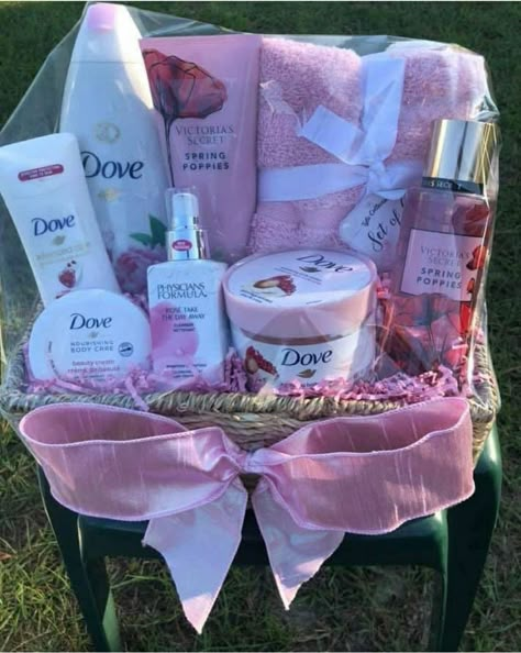 Birthday Basket For Mom, Self Care Hamper, Diy Mother's Day Gift Basket, Eos Lotion, Birthday Baskets, Pink Gift Basket, Care Basket, Dove Body Wash, Anniversaire Diy