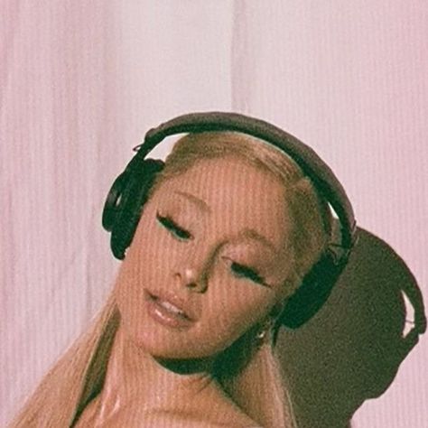 Pitchfork on Instagram: "Ariana Grande has released a new deluxe edition of her 2013 debut album, Yours Truly, to celebrate its 10th anniversary, and it features two new versions of “The Way” with Mac Miller. Listen now at the link in bio. 📷 by Shannon Beveridge #ArianaGrande #MacMiller" Ariana Grande Background, Ariana Grande Images, Ariana Grande Album, Tenth Anniversary, Ariana Grande Cute, Ariana Grande Wallpaper, Ariana Grande Photoshoot, Ariana Grande Photos, Ariana G