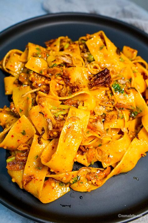 Fusion Pasta, Chilli Crisp, Chilli Pasta, Easy Chilli, Homemade Chilli, Food Combinations, Pasta Noodle Recipe, Creamy Pasta Dishes, Quick Pasta