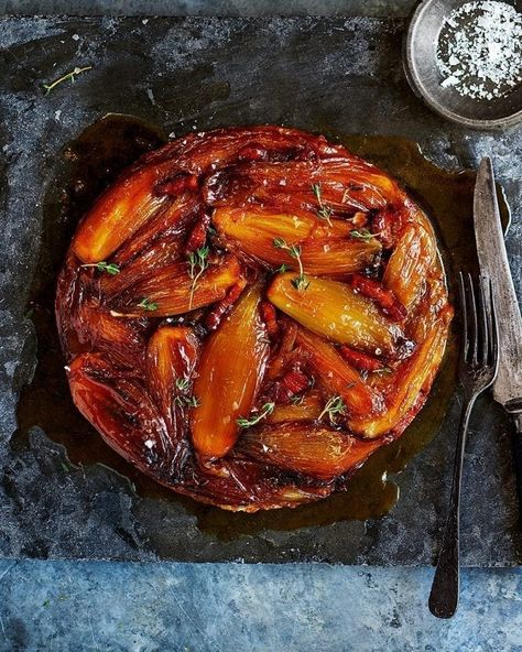 You've heard of tatin made with caramelised apples, well now there's this salty, sticky shallot and bacon version. Serve as a starter or impressive lunch. Tarte Tartin, Delicious Magazine, Savory Tart, Tart Recipes, Shallots, Vegetable Recipes, Thyme, Food Inspiration, A Table