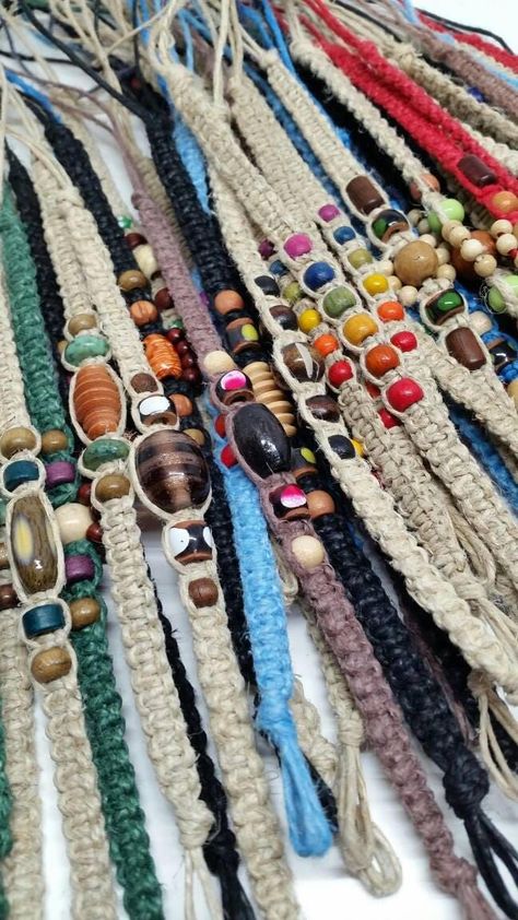 BEADED JEWELRY NECKLACES #BeadedBracelets Bead Art Bracelets, 2 Colour Friendship Bracelet, Granola Bracelets, Hippie Bracelets Diy, Hemp Cord Bracelets Diy, Bead Bracelet Ideas Words, Homade Jewelry, Hemp Cord Bracelets, Twine Bracelets