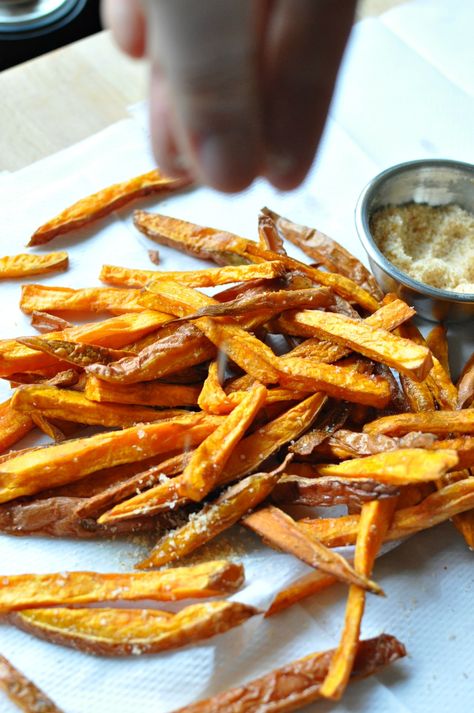 Recently I found sriracha sea salt at my local farmers market and I have been putting it on EVERYTHING!!  It’s been gracing my eggs, steak, roasted vegetables, avocados… You name it!  This spicy salt complements the sweetness of these fries perfectly!  One taste and you will be hooked also!!  Normally I bake my sweet potatoes... Curry Aioli, Potato Fries Baked, Spicy Salt, Crispy Sweet Potato Fries, Sweet Potato Recipes Fries, Dipping Sauces For Chicken, Sweet Potato Fries Baked, Crispy Sweet Potato, Bake Bread