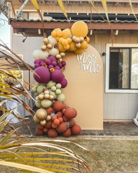 Fall Color Balloon Arch, Fall Balloon Backdrop, Fall Balloon Garland, Wedding Duties, Bridal Shower Balloons, Bridal Shower Backdrop, Balloon Display, Fall Bridal Shower, Birthday Mom