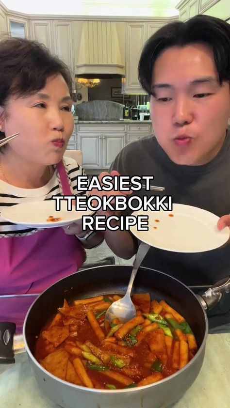 Toppoki Recipe, Tteboki Recipe, Teokkboki Recipes Easy, Kimchi Tteokbokki, Tteokbokki Recipe Easy, Tteokbokki Recipe, Korean Recipes, Fish Cake, Food Recepie