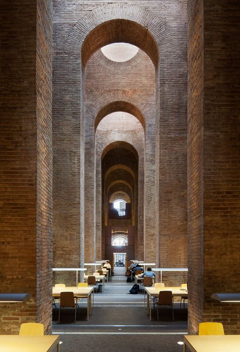 Library 'Diposit de les Aigües' by Clotet & Paricio Architects Library Architecture, Brick Architecture, European Architecture, Antoni Gaudi, Brickwork, Brutalism, Chiaroscuro, Architectural Inspiration, Modernism