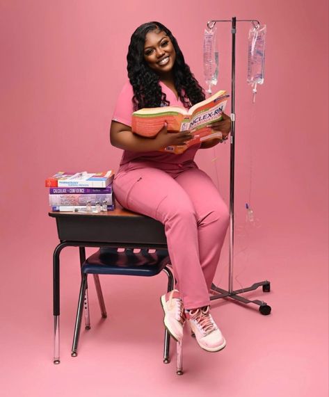 Phlebotomist Photoshoot Ideas, Photoshoot In Scrubs, Black Nurse Photoshoot, Bsn Graduation Pictures, Nurse Graduation Photoshoot, Nursing Grad Pics, Nurse Becky, Nurse Photoshoot Photo Ideas, Graduation Photo Shoot Ideas