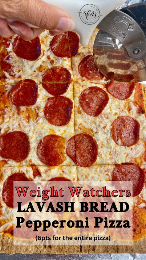 ww pizza, weight watchers pizza, weight watchers pizza recipes, ww pepperoni pizza, weight watchers pepperoni pizza, easy weight watchers pizza, lavash bread pizza Lavash Bread Ideas, Lavash Bread Pizza, Lavash Bread Recipe, Weight Watcher Pizza Recipe, Lavash Recipes, Weight Watchers Pizza, Weight Watchers Food Points, Lavash Bread, Weight Watchers Meals Dinner