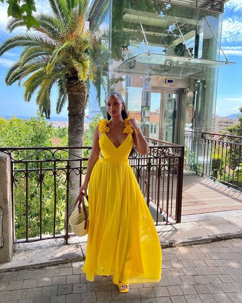 Luxury Yellow Midi Dress For Vacation, Luxury Yellow Maxi Dress For Brunch, Luxury Yellow Maxi Dress For Vacation, Yellow A-line Maxi Dress For Brunch, Chic Luxury Yellow Midi Dress, Modesty Dress, Yellow Evening Dresses, Classy Gowns, Ball Gowns Evening