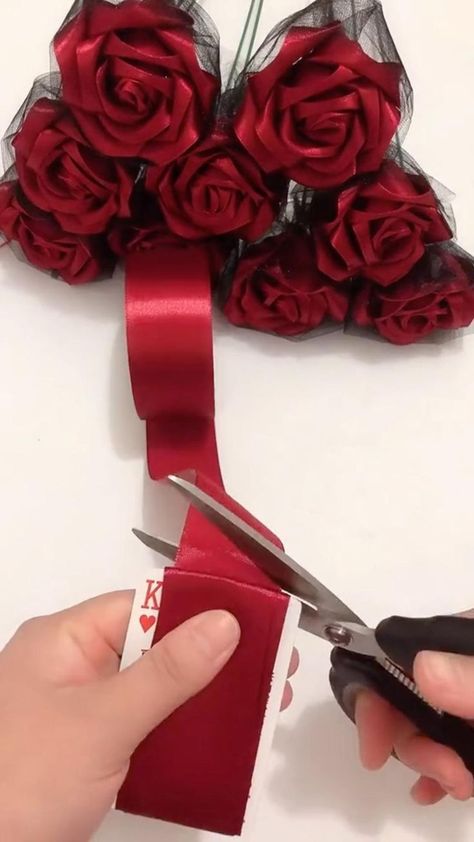 Bouquets As Centerpieces, Making Roses, Satin Flowers Diy, Ribbon Flowers Diy, Bathroom Ideas Black, Diy Ribbon Flowers, How To Make Rose, Diy Rose, Ribbon Crafts Diy