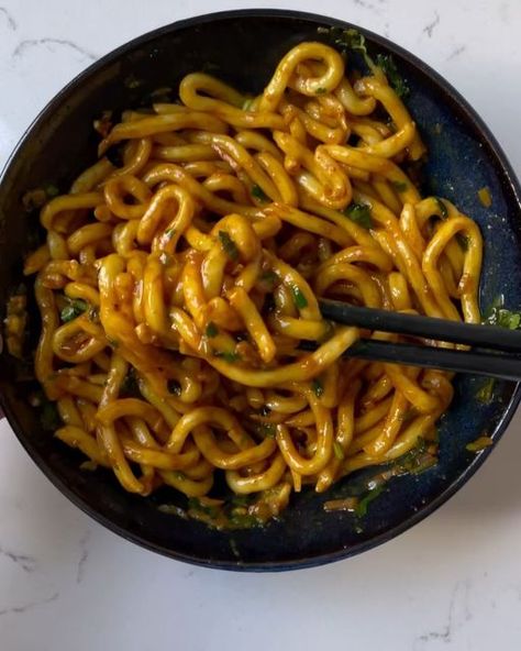 Pasta World on Instagram: "1️⃣ or 2️⃣⁉️😍🍝
🎥by @cook.with.karish ©️" Vegan Udon, Creamy Tomato Pasta, Caramelised Onion, Chilli Oil, Tomato Pasta, Foodie Food, 1 Or 2, Cooking Dinner, Caramelized Onions