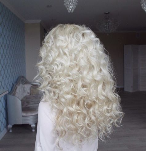 Curly White Hair Aesthetic, Long Curly White Hair, White Short Curly Hair, Curly White Hair, White Curly Hair, Natural White Hair, Long White Hair, White Blonde Hair, Blonde Curly Hair