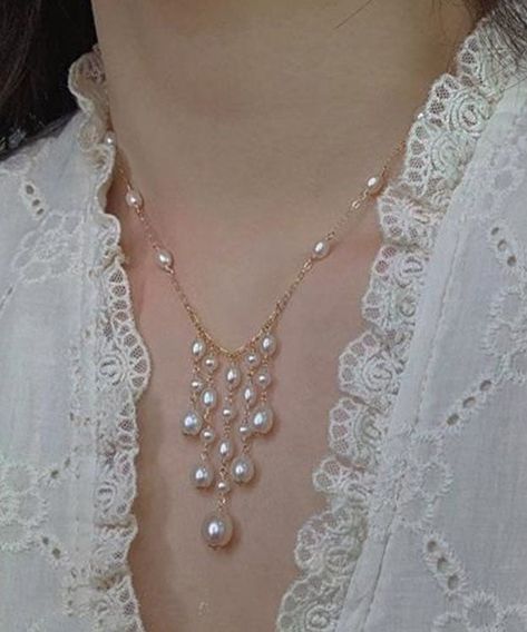 Daily Hairstyles, Gold Jewellery Design Necklaces, Jewelry Design Necklace, Gold Jewellery Design, Jewelry Inspo, Diy Home Crafts, Jewelry Crafts, Gold Jewelry, Tassels