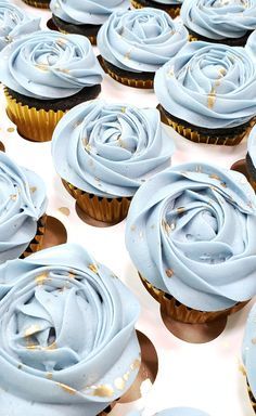 Blue Sweets Aesthetic, Light Blue Aesthetic Food, Light Blue Cake Wedding, Light Blue Gold Aesthetic, Pale Blue Cupcakes, Light Blue And Gold Decorations Party, Cupcake Aesthetic Pastel, Light Blue Cupcakes Wedding, Light Blue Cupcakes Birthday