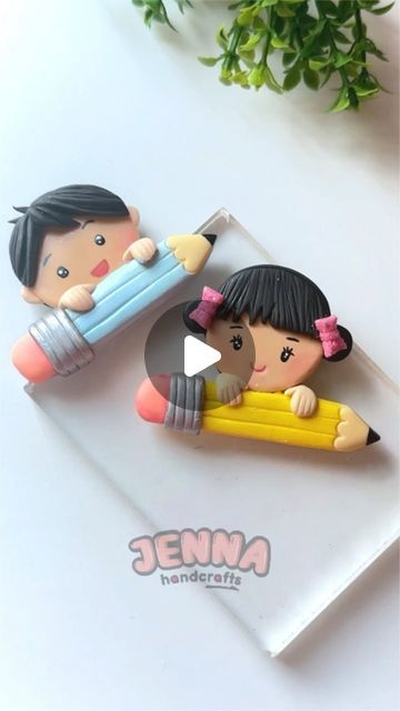 Ideas Con Porcelana Fria Faciles, Mouldit Clay Fridge Magnet, Porcelana Fria Ideas, Cute Clay Ideas Easy, Cute Polymer Clay Bookmark, Teacher Polymer Clay Mug, Clay Magnets Diy, Clay Magnet Ideas, Handmade Fridge Magnets Clay