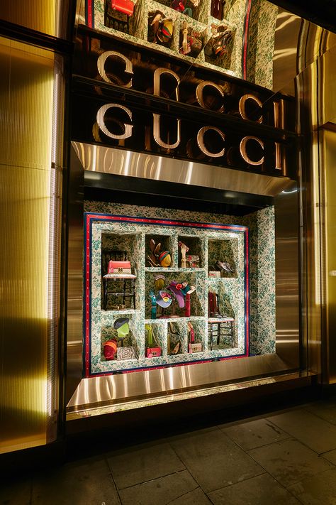 GUCCI, Alessandro Michele's Gucci Collection for the Holiday Season featuring the Herbarium Rose Print,and it is this motif that is the foundation of the new window displays", creative by Chameleon, pinned by Ton van der Veer Boutique Window Displays, Gucci Collection, Clothing Store Design, Retail Interior Design, Window Display Design, Gucci Store, Prom Theme, Retail Windows, Spa Decor