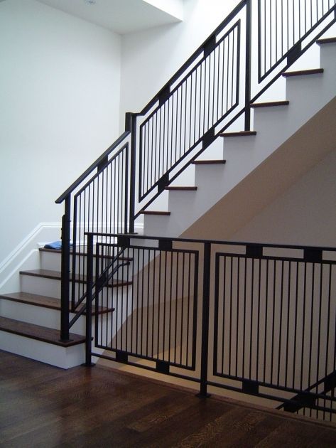 درابزين السلم, Staircase Railing Design, Handrail Design, Balcony Grill Design, Balcony Railing Design, Escalier Design, Stair Railing Design, Metal Stairs, Steel Railing