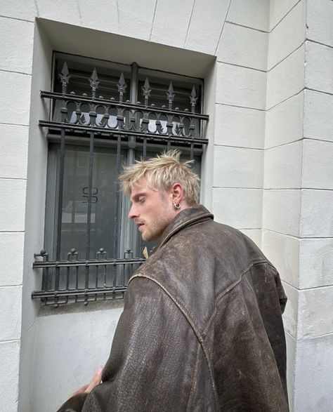 Nyc Mens Fashion, Bleached Hair Men, Men Blonde Hair, Bleach Blonde Hair, Summer Europe, Street Clothes, Trendy Streetwear, Mens Haircuts Short, Bleach Blonde