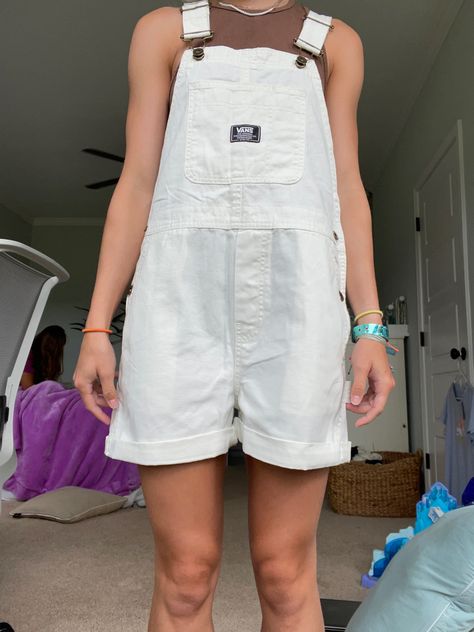 #outfits #outfitoftheday #overalls #summerstyle #shorts #outfitoftheday White Overall Shorts Outfit, White Overalls Shorts, Overalls Shorts Outfit, Overall Shorts Outfit, Denim Overalls Shorts, Animals Pictures, Baby Animals Pictures, Shorts Outfit, Boyfriend Shorts