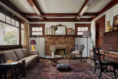 This “Happy Moody” Craftsman Home Is A Vintage Lover’s Dream (We Can't Stopping Staring At This Kitchen) - Emily Henderson Craftsman House Decor, Moody Craftsman, Craftsman Wallpaper, Craftsman Ceiling, Craftsman Remodel, Craftsman Home Interiors, Bungalow Interior, Craftsman Interior, House Restoration