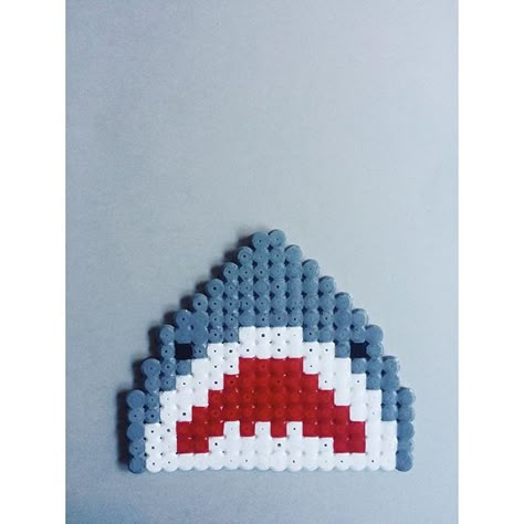 Chihiro Cosplay, Melted Bead Crafts, Shark Christmas, Perler Creations, Melty Bead Patterns, Pearl Beads Pattern, Easy Perler Beads Ideas, Hamma Beads, Fuse Bead Patterns