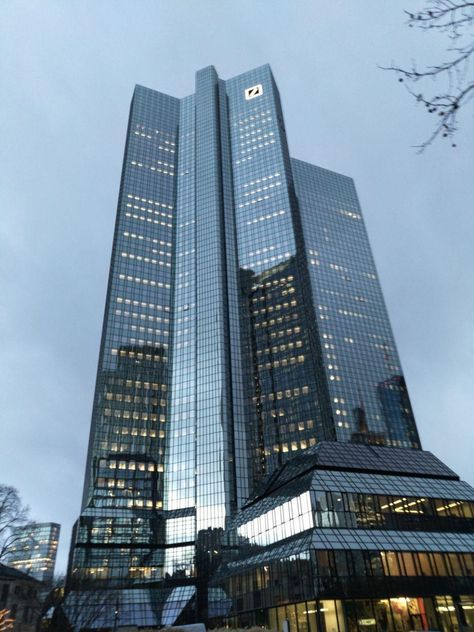 Deutsche Bank building in Frankfurt Hotel Design Architecture, Business Architecture, Evil Buildings, Dubai Architecture, Bank Building, Office Building Architecture, Banks Building, Real Estates Design, Cityscape Photography