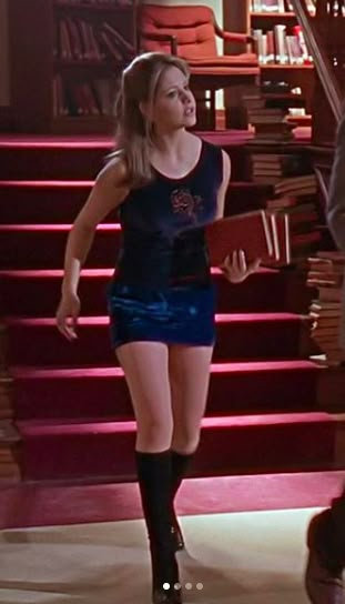 buffy season 1 style Buffy Season 1, Buffy Costume, Vampire Slayer Outfits, Buffy The Vampire Slayer Outfits, Sara Michelle Gellar, Buffy Fashion, 90s Tv Fashion, Buffy Outfits, Sarah Michelle Gellar Buffy