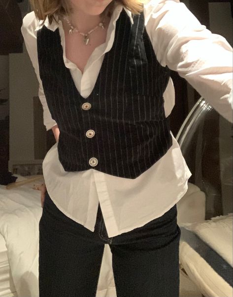 Shirt With Waistcoat Women, Boygenius Suits, Styling Black Vest, Waistcoat Outfit Aesthetic, Black Gilet Outfit, Oppenheimer Outfit Ideas, Waistcoat Aesthetic, Button Up Vest Outfit, Oppenheimer Outfit