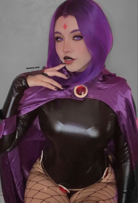 Cosplay 
Raven 
Teen titans Raven Makeup Ideas Teen Titans, Raven Titans Cosplay, Raven Titans Makeup, Ravena Cosplay Casual, Raven Makeup Teen Titans Oc, Raven Teen Titan Makeup, Plus Size Raven Cosplay, Raven Teen Titans Go Costume Halloween, Raven Ttg Halloween Costume