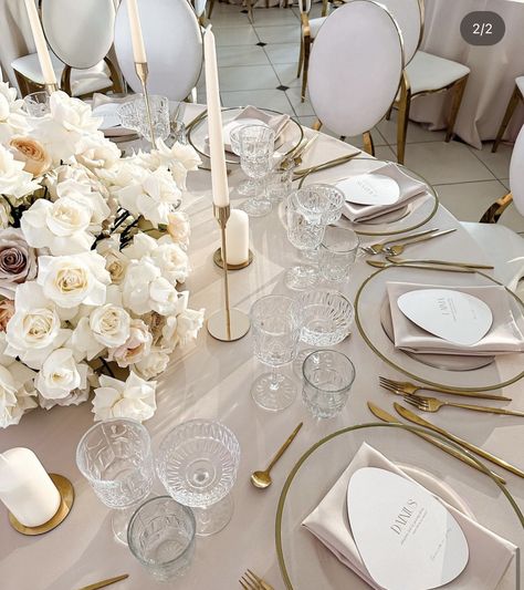 Textured Linens Wedding, Table Settings For Weddings Receptions, Wedding Table Dressing, Elegant Round Table Wedding Decor, Beige And White Wedding, Table Styling Wedding, White Wedding Aesthetic, White And Gold Wedding Themes, Champagne Wedding Themes