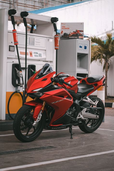 Honda Sport Bikes, Honda Cbr 125, Sepeda Motor Sport, Cbr 250 Rr, Bike Wallpaper, Yamaha R15, Harley Davidson Wallpaper, Biker Photoshoot, Honda (motorcycle)