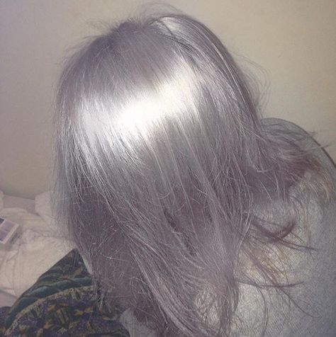 Pale Violet Hair, Grey Hair Aesthetic Faceless, Pigeon Hair Color, Gray Hair Aesthetic, Ashy Silver Hair, Silver Hair Aesthetic, Grey Hair Aesthetic, Pigeon Hair, Straight Gray Hair