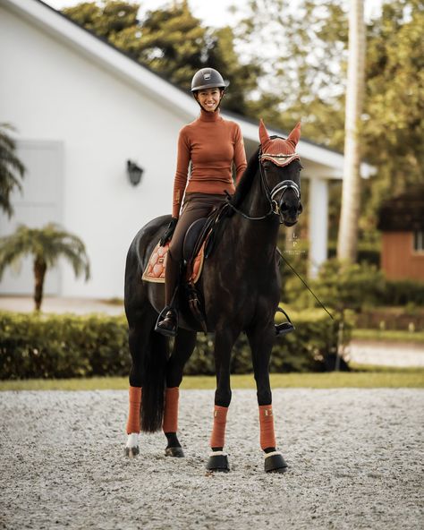 Dressage Outfit, Dressage Tack, Horse Outfits, Dressage Fashion, October Sun, Horseback Riding Outfits, Equestrian Aesthetic, Equestrian Chic, Beautiful Horse Pictures