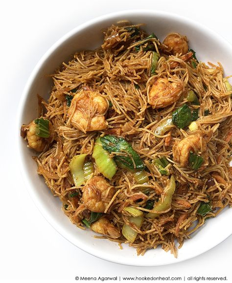 Fried Vermicelli Noodles, Jeera Aloo, Garlic Noodles Recipe, Malaysian Recipes, Vermicelli Recipes, Malay Food, Hot Sauce Recipes, Filling Snacks, Vermicelli Noodles