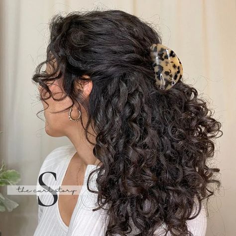 Monday Hairstyles | The Go-To Half-Up • The Curl Story Curly Hair Half Up, Monday Hairstyles, Small Claw Clips Hairstyles, Half Up Half Down Curly Hair, Half Up Curly Hairstyles, Natural Hair And Makeup, 3a Curly Hair, Curly Hair Half Up Half Down, Long Curly Haircuts