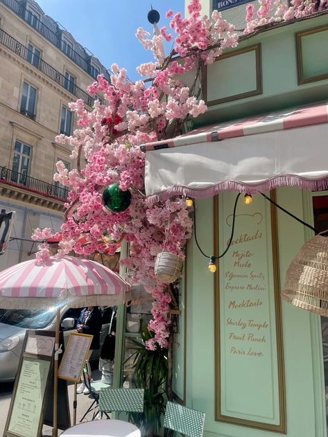 Sims Restaurant, Flower Restaurant, Greens Restaurant, Dream Cafe, Cafe Bistro, Branding Mood Board, Paris Restaurants, Paris Love, Poke Bowl