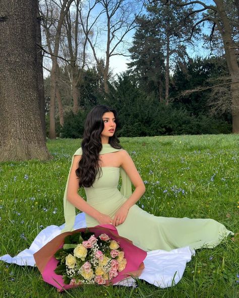 A love letter to spring💐 @rashan.mh is wearing the Imogene maxi gown in spring green - who wants a restock? Rashan Mh, Gown Photoshoot, A Love Letter, Everyday Fashion Outfits, Maxi Gown, Oh Polly, Maxi Gowns, Birthday Photoshoot, Love Letter