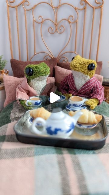 India Rose Crawford on Instagram: "A gentle morning with Frog and Toad 🐸🐸☀️ I hope you enjoy this full length version! 🥐  #frogandtoad #knittedfrog #frog" Crochet Frog Video, Toad And Frog, India Rose Crawford, Knitted Frog, Frog Room Ideas, India Rose, Crochet Frog, Animal Antics, Frog And Toad