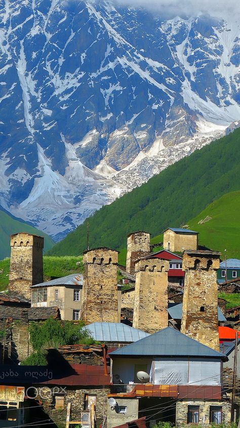 Ushguli - Svaneti - www.toba.ge Mestia Svaneti, Country Georgia, Svaneti Georgia, Georgia Vacation, Georgia Country, Georgian Architecture, Georgia Travel, Location Inspiration, Three Cats