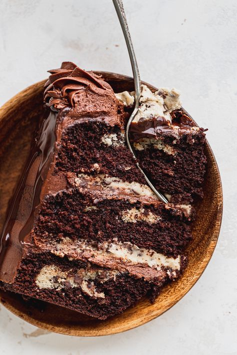 Summer Layer Cake, Cookie Brownie Cake, Chocolate Brownie Cake Recipe, Cake With Cookie Dough, Moist Chocolate Brownies, Brownie Cakes, Brownie Cake Recipe, Choco Cake, Cookie Brownie