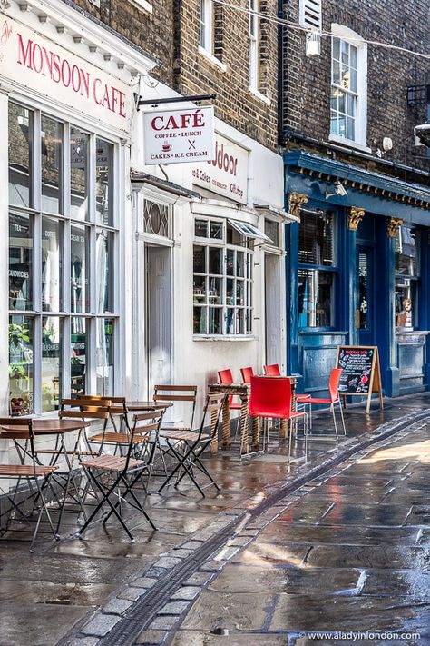 A pretty lane in London’s Greenwich. This part of the UK capital is full of beautiful streets with little shops and cafes. Click through for more pictures on the A Lady in London blog.   #london #street #greenwich #cafes Hidden Highlights, London City View, Domed Building, Greenwich Market, Greenwich London, Kentish Town, Greenwich Park, Walks In London, Beautiful London