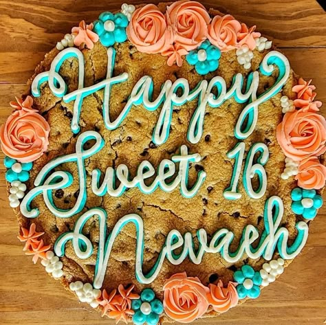 Birthday Giant Cookie, Cookie Cakes Ideas, Cake Frosting Decorating, Birthday Cookie Cake, Journal Essentials, Wilton Decorating Tips, Cookie Cake Ideas, Frosting Decorating, Pull Apart Cupcake