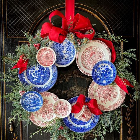 Suzanne Zingg on Instagram: “The tutorial on these plate wreaths is now up on my blog. If you are interested I’d love for you to come stop by. Link in bio . . .…” Blue And White Plate Wreath, Plate Wreath Diy, Chinoiserie Wreath, Plate Wreaths, Plate Wreath, Couronne Diy, Christmas Antique, Fun Plates, Chinoiserie Christmas