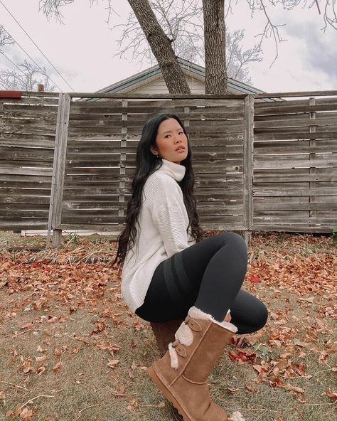 Boot season is the best season 👢🐻🐾 Shop Eloise: www.bearpaw.com #LiveLifeComfortably #BearpawStyle 📸 @itsjennifxr Bearpaw Boots Outfit, Girl Uggs, Uggs Boots, Chill Outfits, Best Seasons, Bearpaw Boots, Boots Outfit, Ugg Boots, Boots