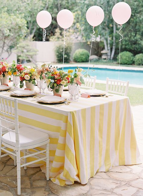 This bride to-be threw this preppy pink and yellow bridesmaid brunch for her best ladies to ask them all "Will You Be My Bridesmaid?" Gals Brunch, Bridal Brunch Ideas, Bridesmaid Brunch Invitations, Bridal Brunch Decorations, Bridesmaid Brunch, Yellow Bridesmaid, Style Me Pretty Living, Brunch Decor, Martha Weddings