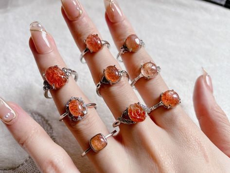 Sunstone Crystal Aesthetic, Sun Stone Ring, Orange Jewelry Aesthetic, Sunstone Rings, Minimalist Rings Simple, Sunstone Crystal, Sunstone Ring, Glow Stones, Sunstone Jewelry