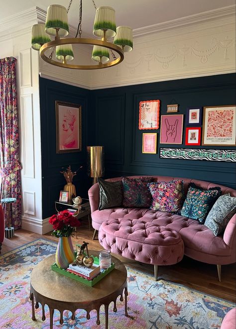 Classy Eclectic Living Room, Maximalist Sitting Room, Living Room Inspiration Maximalism, Small Maximalist Living Room, Dopamine Decor Living Room, Edgy Living Room, Funky Living Room Ideas, Jewel Tone Living Room, Dark Living Room Ideas