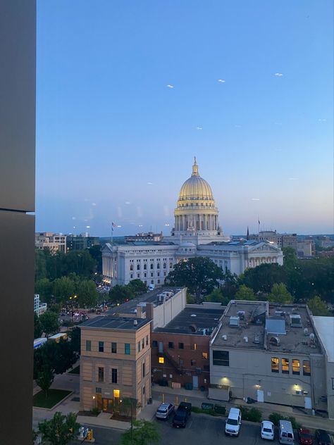 Wisconsin College Aesthetic, Uw Madison Aesthetic, Madison Aesthetic, Gameday Aesthetic, Wisconsin Madison, College Vision Board, Dc Trip, Uw Madison, College Aesthetic