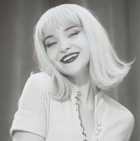 Dove Cameron Breakfast, Dove Cameron Icons, Paris Paloma, Vampire Stories, Sweeney Todd, Popular People, Best Boyfriend, Anya Taylor Joy, Girls World