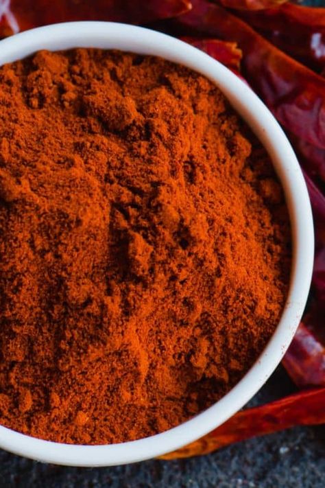 What Exactly Is Ancho Chili Powder? - Food Champs Chili Powder Recipe, Vegetable Chili, Ancho Chili Powder, Chipotle Chili Powder, Mole Sauce, Ancho Chili, Chipotle Chili, Dried Peppers, Spicy Dishes